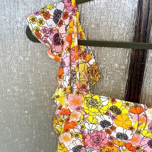 BCBG 60’s print flutter sleeve dress size large. Square neckline. NWT - Picture 4 of 9